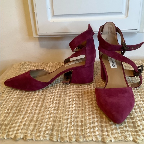 Steve Madden Burgundy Suede Shoes - Picture 4 of 9